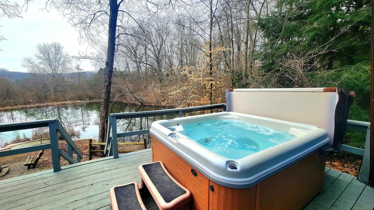 Whispering Waters, Hocking Hills, Hot Tub, Pond Villa Rockbridge Exterior photo